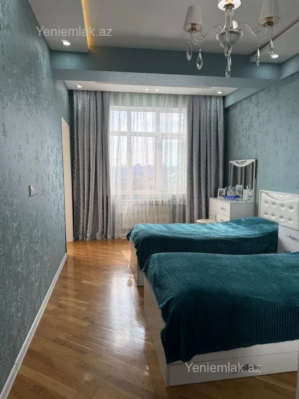 Satılır 3 otaqlı yeni tikili 135 m²