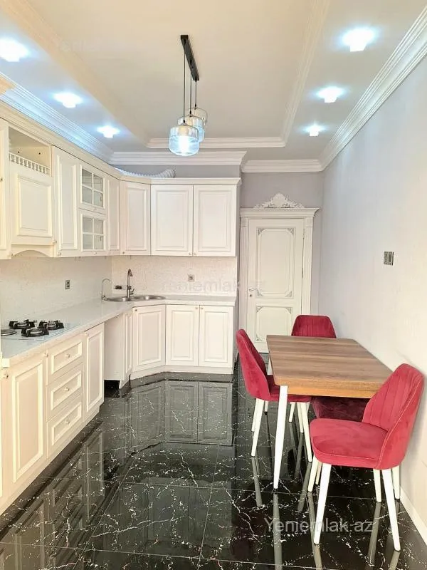 Satılır 3 otaqlı yeni tikili 138 m²