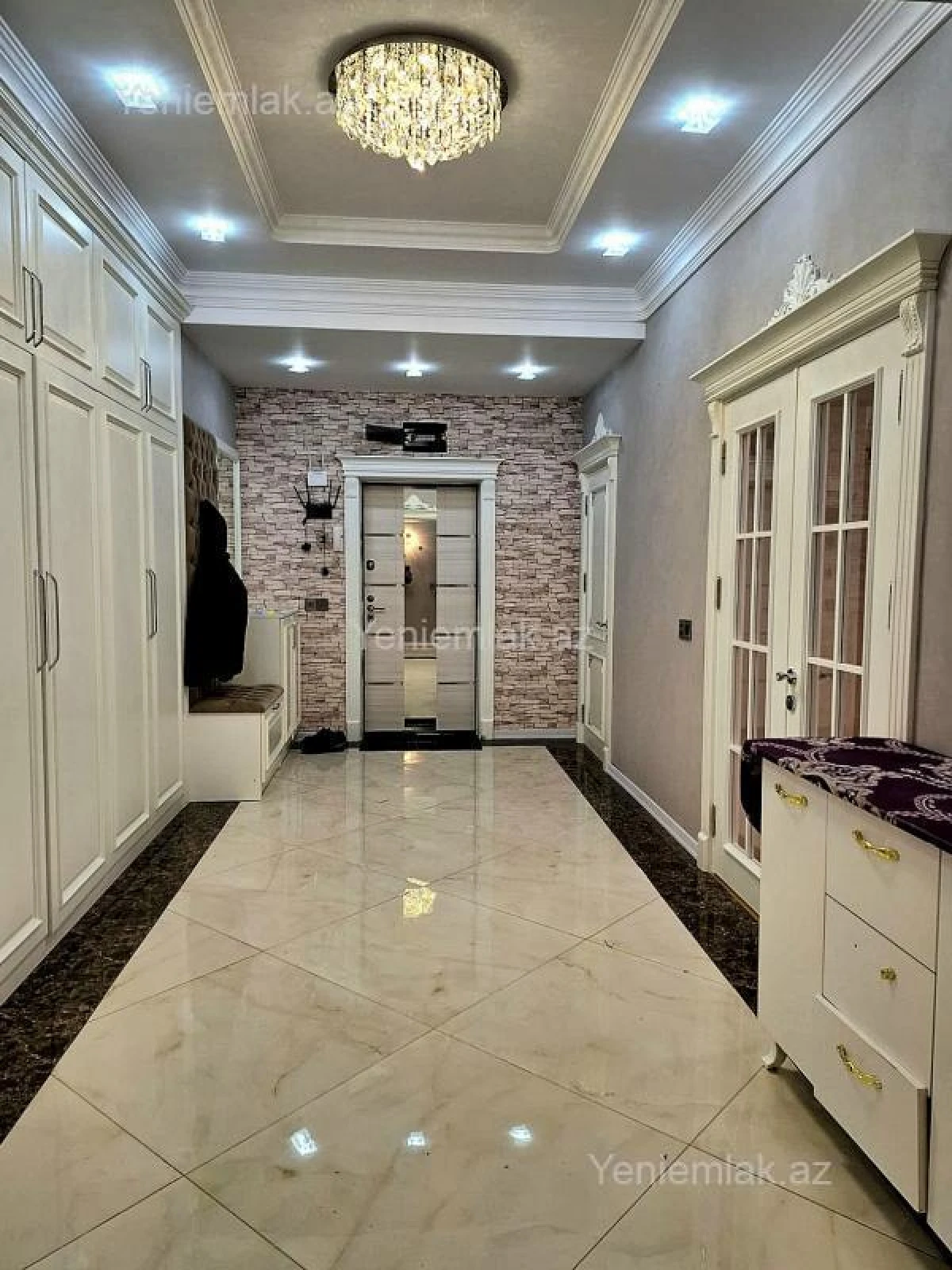 Satılır 3 otaqlı yeni tikili 138 m²