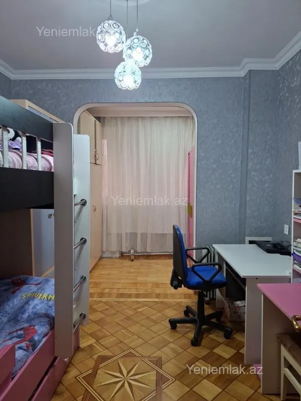 Satılır 3 otaqlı köhnə tikili 80 m²
