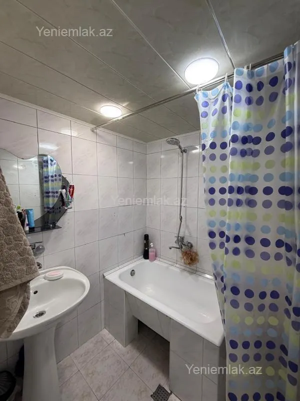 Satılır 3 otaqlı köhnə tikili 70 m²