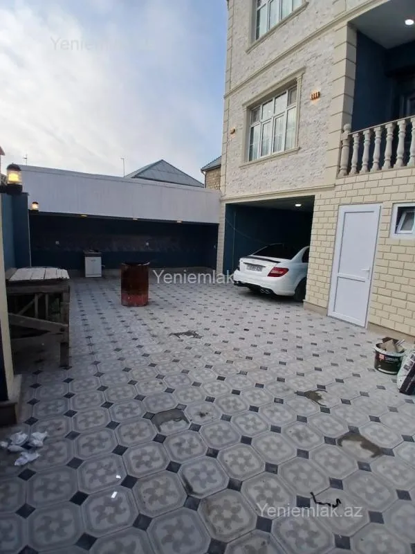 Satılır 5 otaqlı həyət evi 300 m²