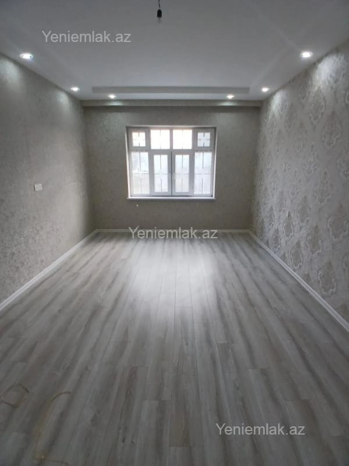 Satılır 5 otaqlı həyət evi 300 m²