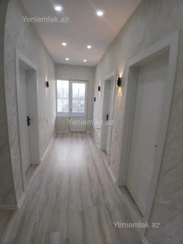 Satılır 5 otaqlı həyət evi 300 m²