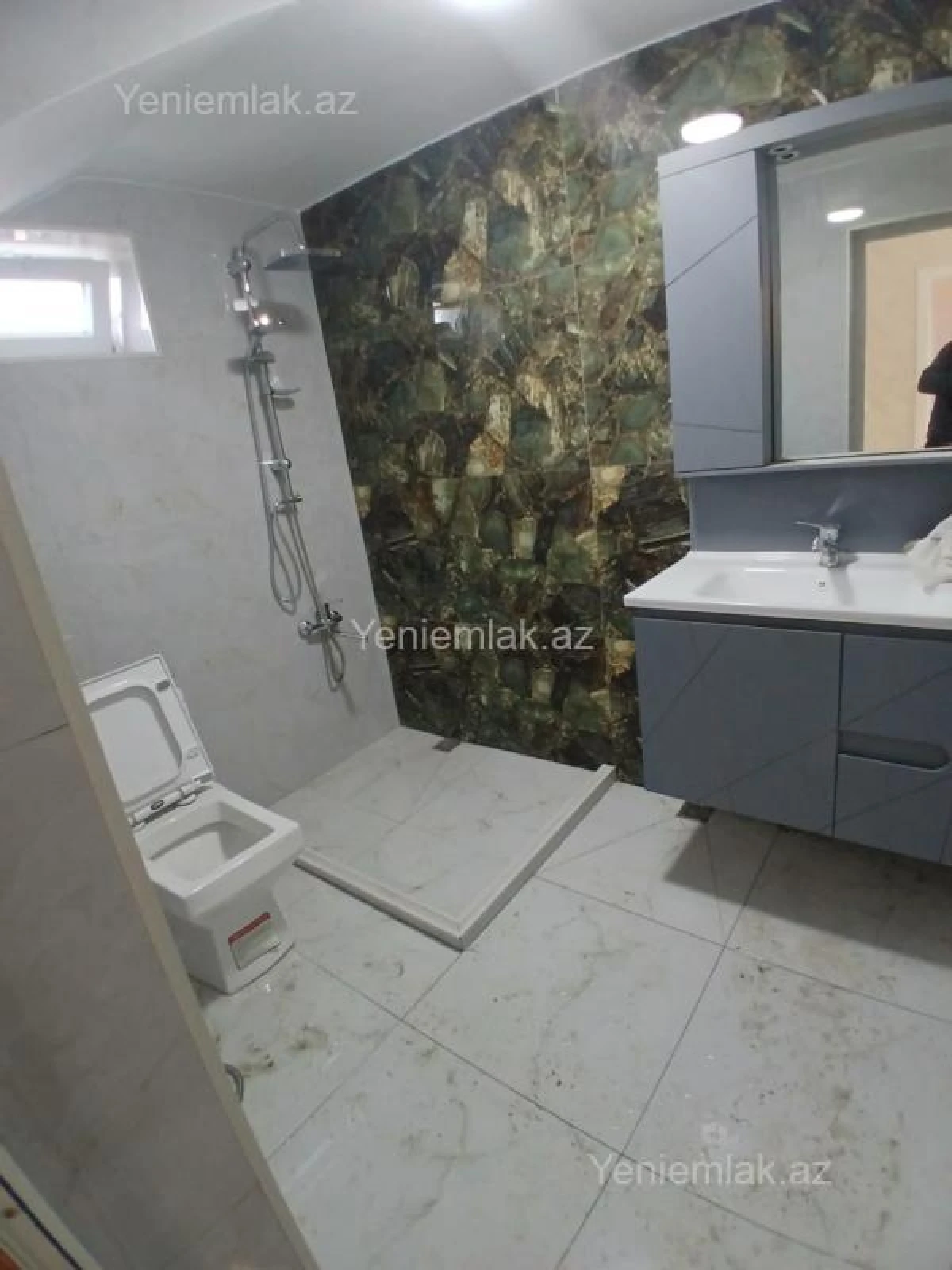 Satılır 5 otaqlı həyət evi 300 m²