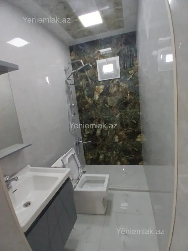 Satılır 5 otaqlı həyət evi 300 m²