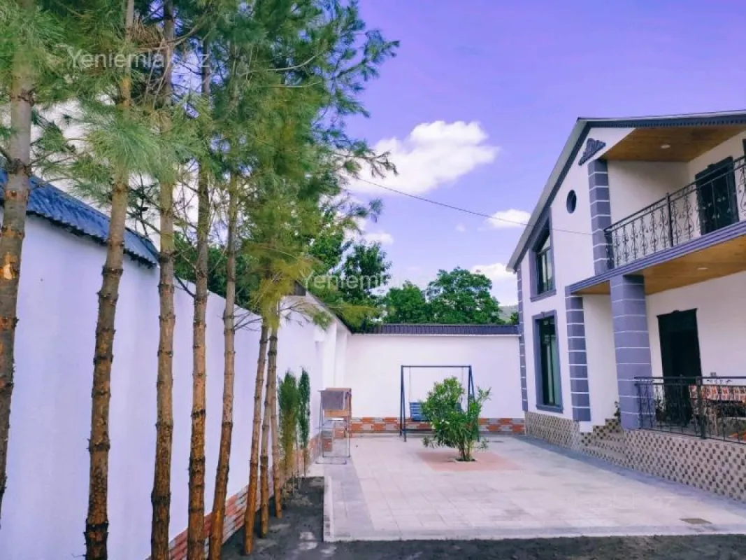 Satılır 3 otaqlı həyət evi 200 m²