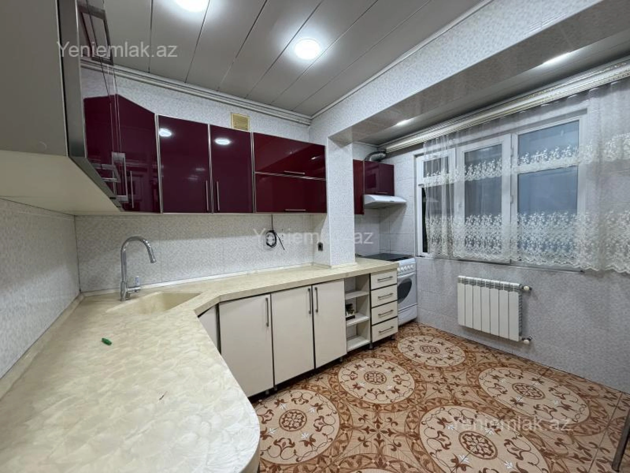 Satılır 3 otaqlı köhnə tikili 90 m²