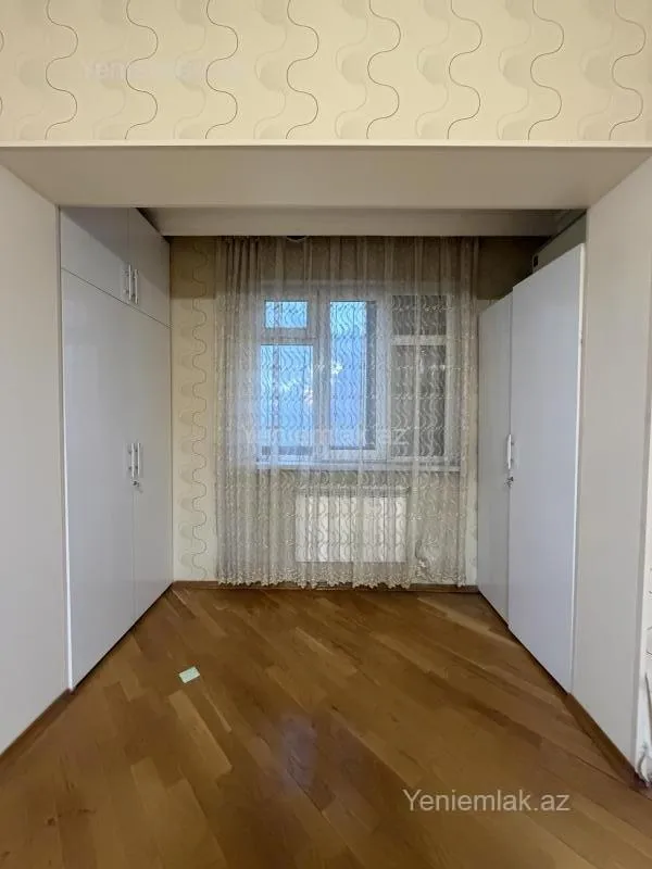 Satılır 3 otaqlı köhnə tikili 90 m²
