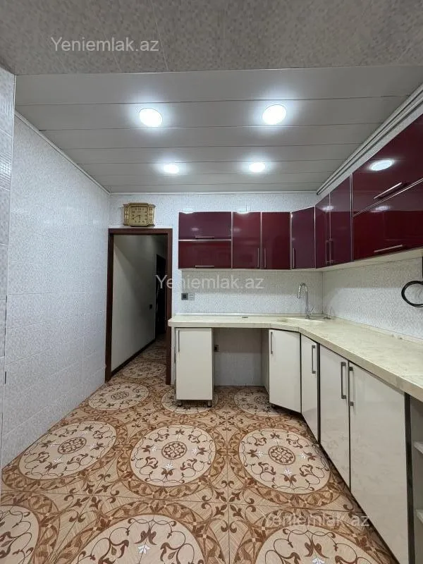 Satılır 3 otaqlı köhnə tikili 90 m²