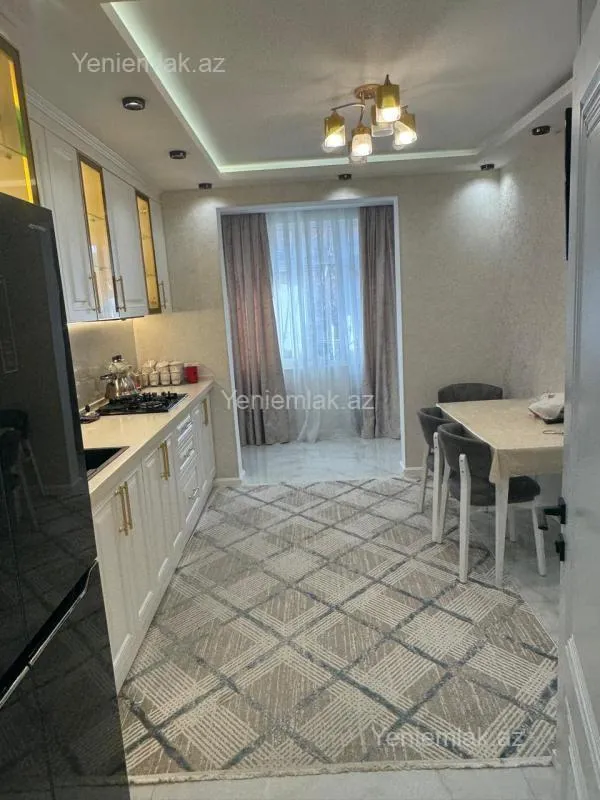 Satılır 5 otaqlı köhnə tikili 120 m²