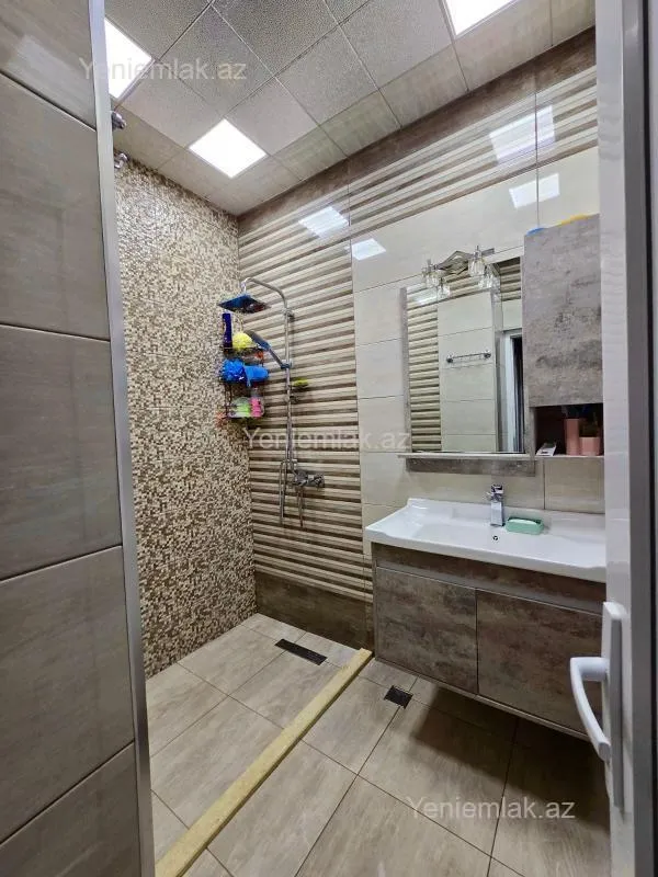 Satılır 3 otaqlı köhnə tikili 77 m²
