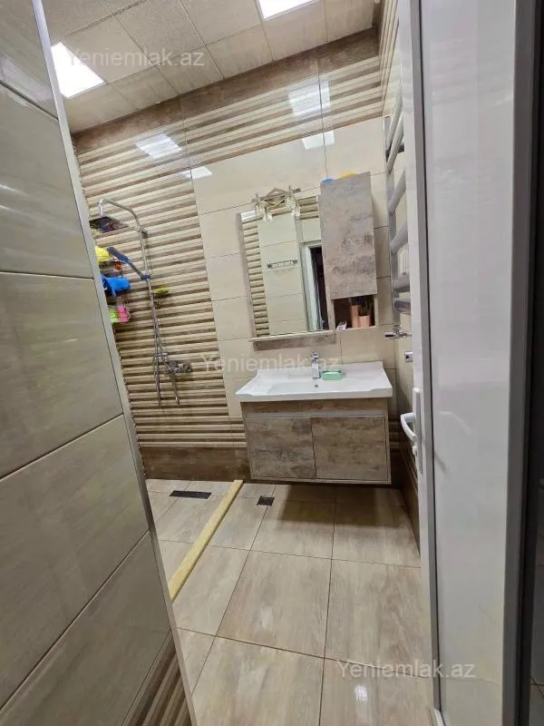 Satılır 3 otaqlı köhnə tikili 77 m²