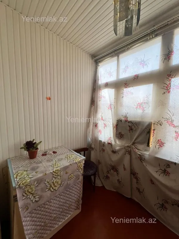 Satılır 2 otaqlı köhnə tikili 56 m²