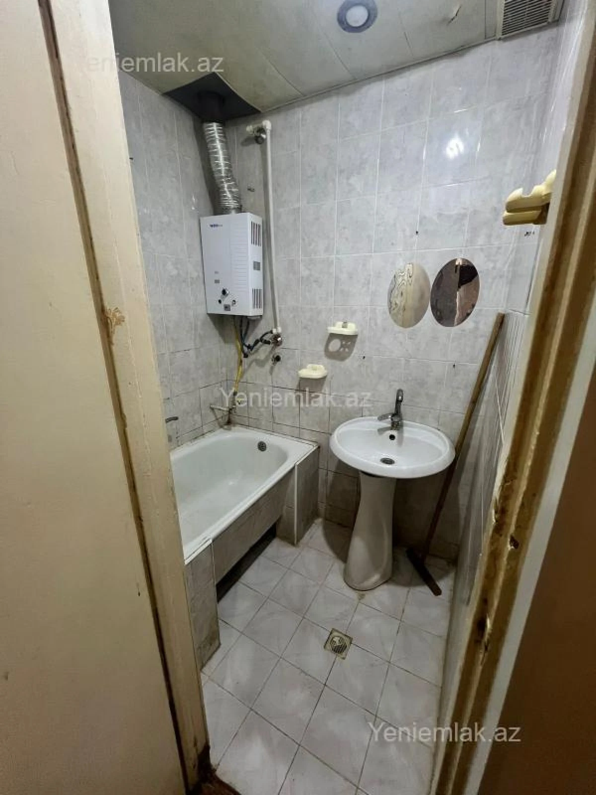 Satılır 2 otaqlı köhnə tikili 56 m²
