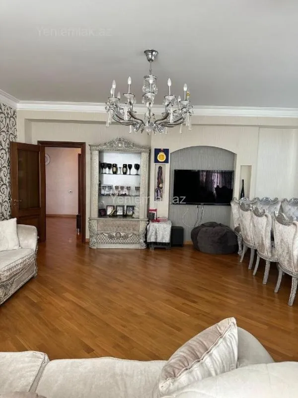 Satılır 4 otaqlı yeni tikili 218 m²
