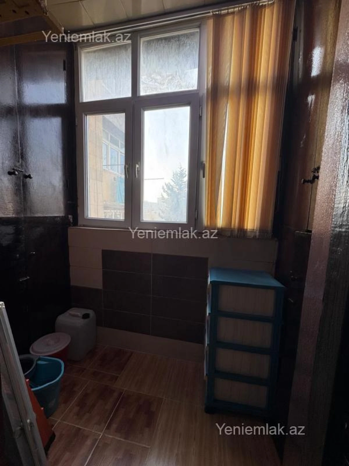 Satılır 3 otaqlı köhnə tikili 85 m²