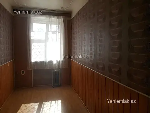 Satılır 4 otaqlı köhnə tikili 100 m²