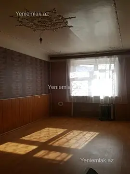 Satılır 4 otaqlı köhnə tikili 100 m²