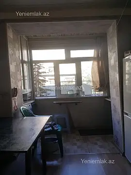 Satılır 4 otaqlı köhnə tikili 100 m²