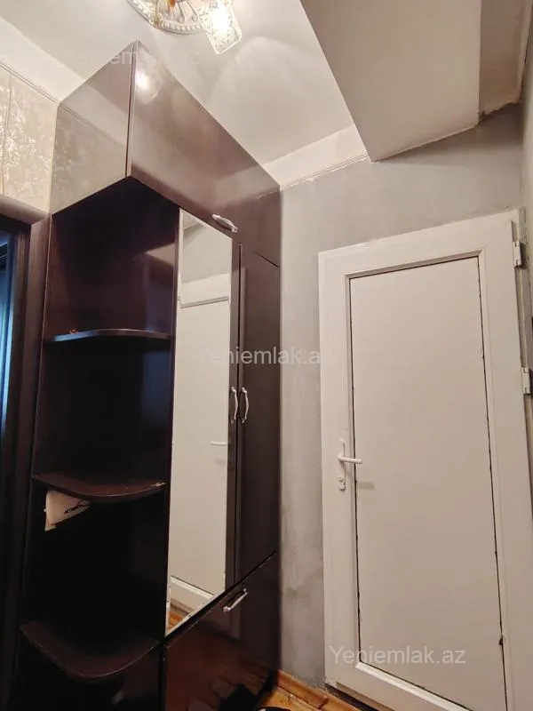 Satılır 2 otaqlı köhnə tikili 43 m²