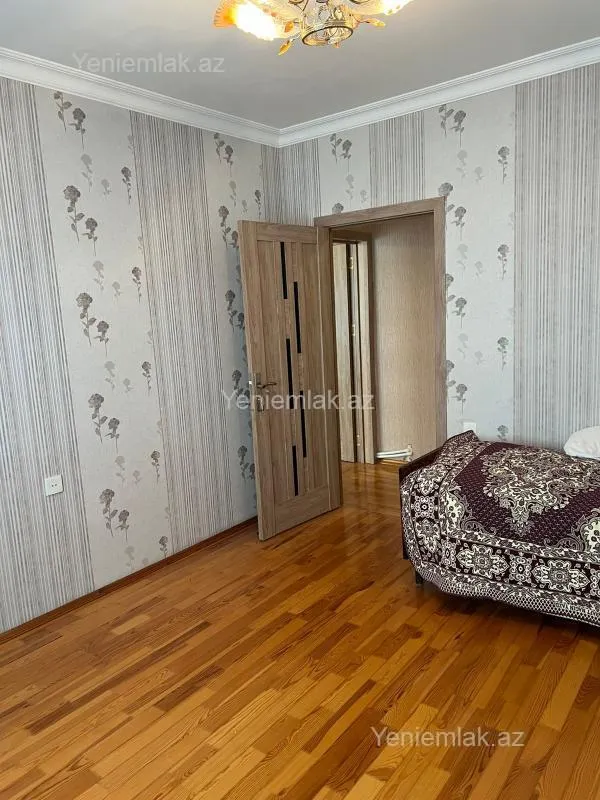 Satılır 4 otaqlı köhnə tikili 100 m²
