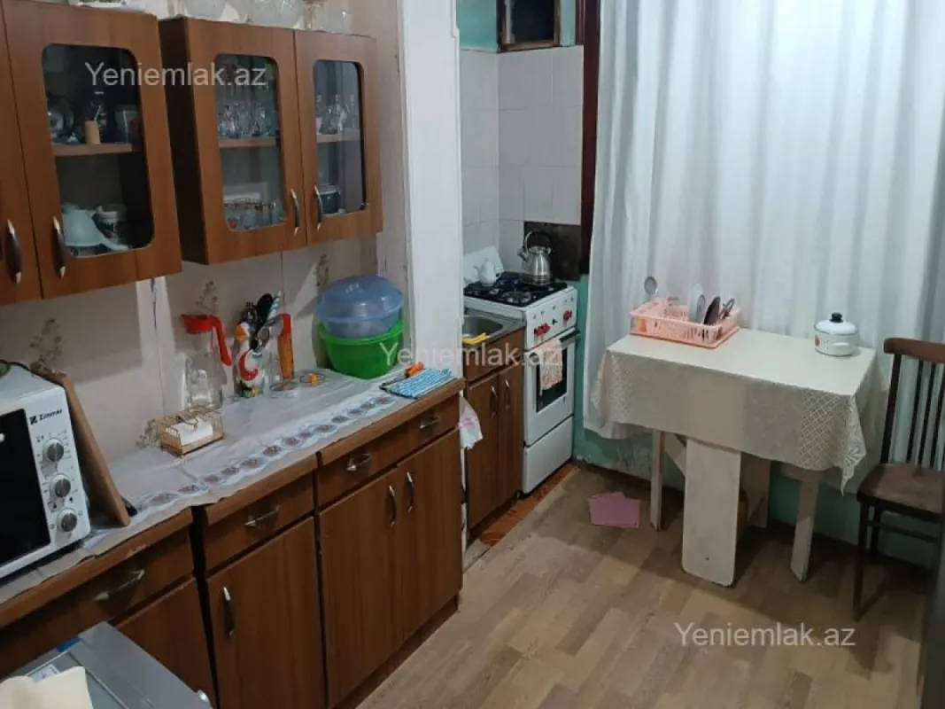Satılır 3 otaqlı köhnə tikili 80 m²