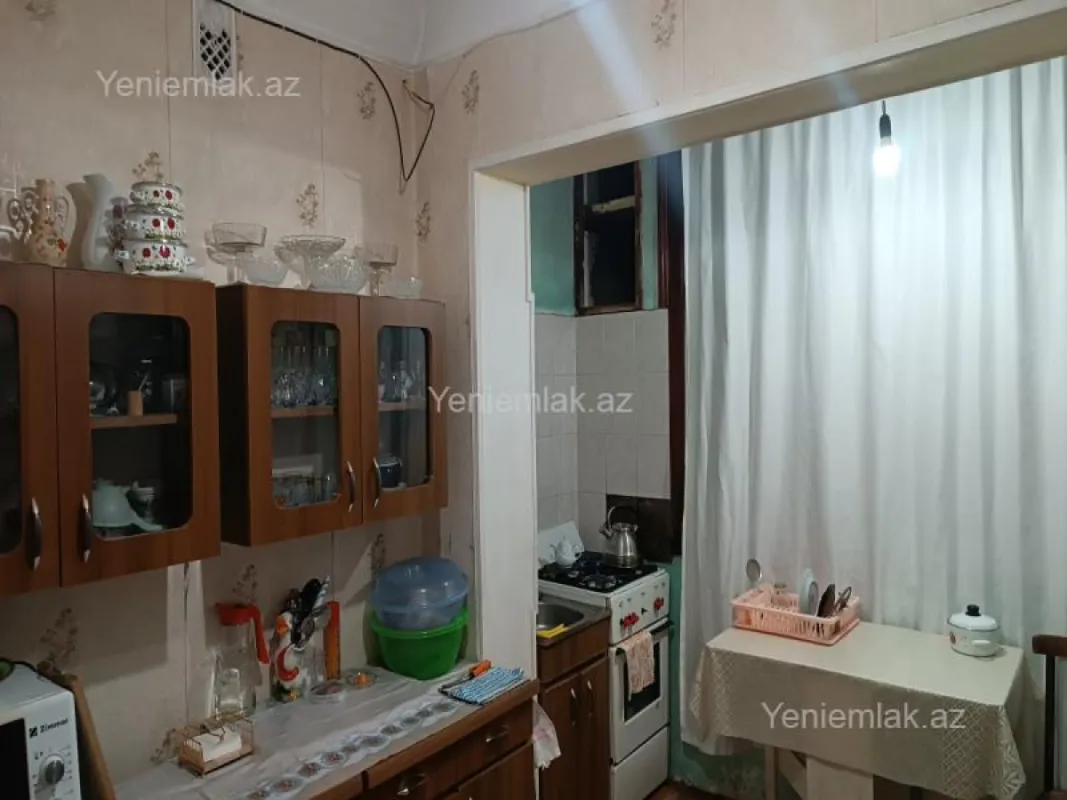 Satılır 3 otaqlı köhnə tikili 80 m²