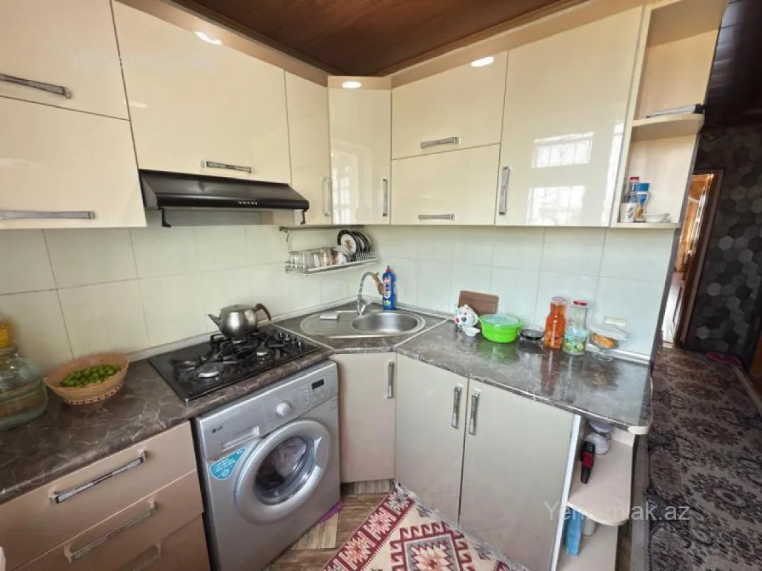 Satılır 3 otaqlı köhnə tikili 75 m²