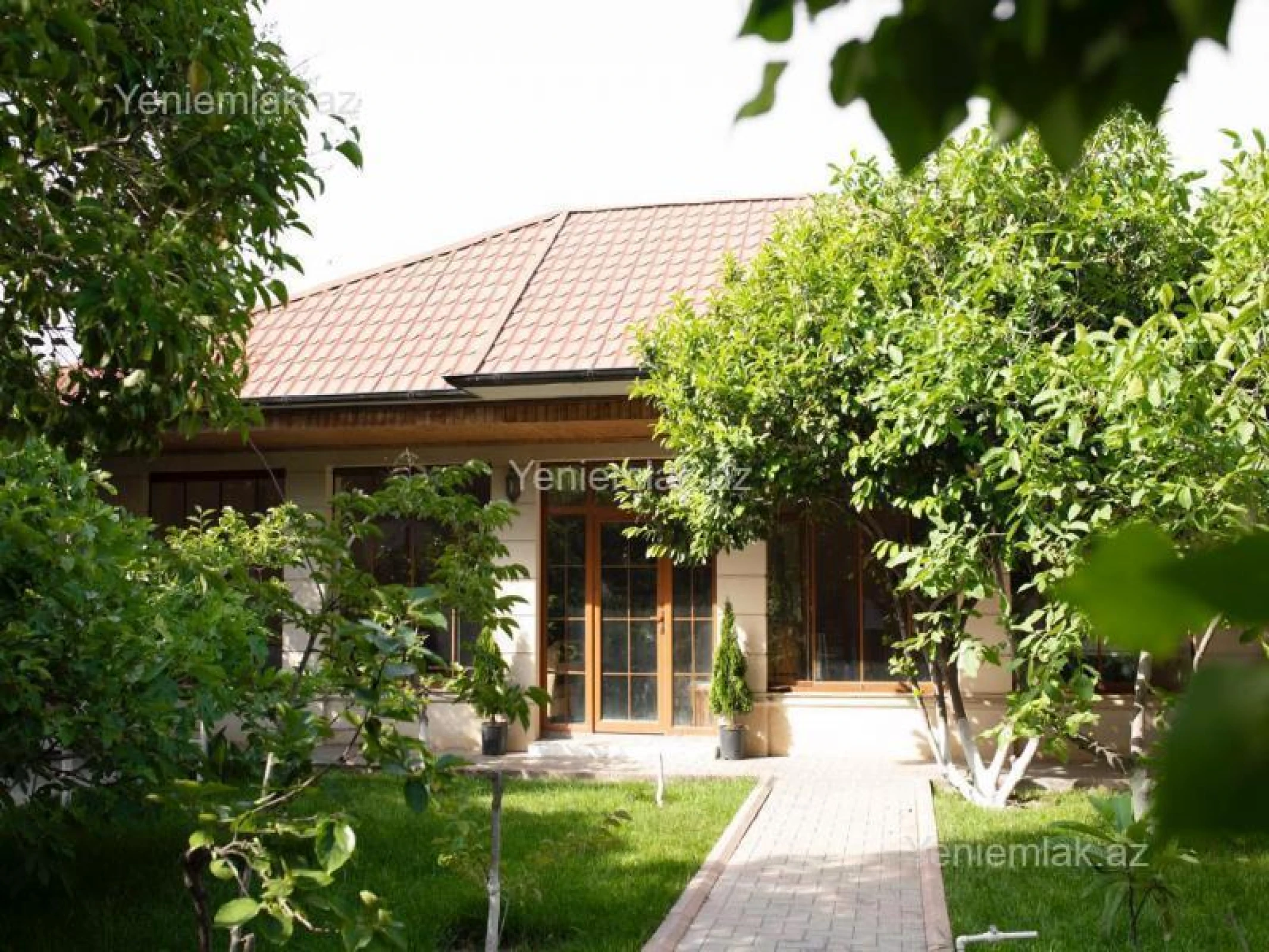 Satılır 6 otaqlı həyət evi 450 m²