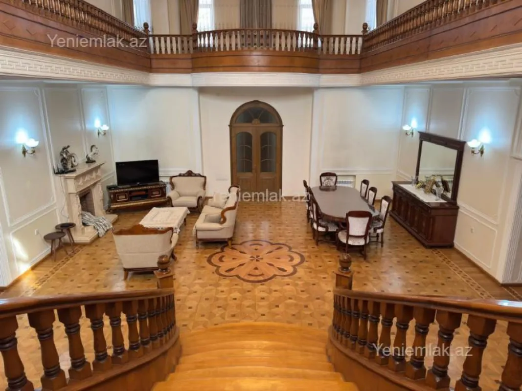 Satılır 6 otaqlı həyət evi 450 m²