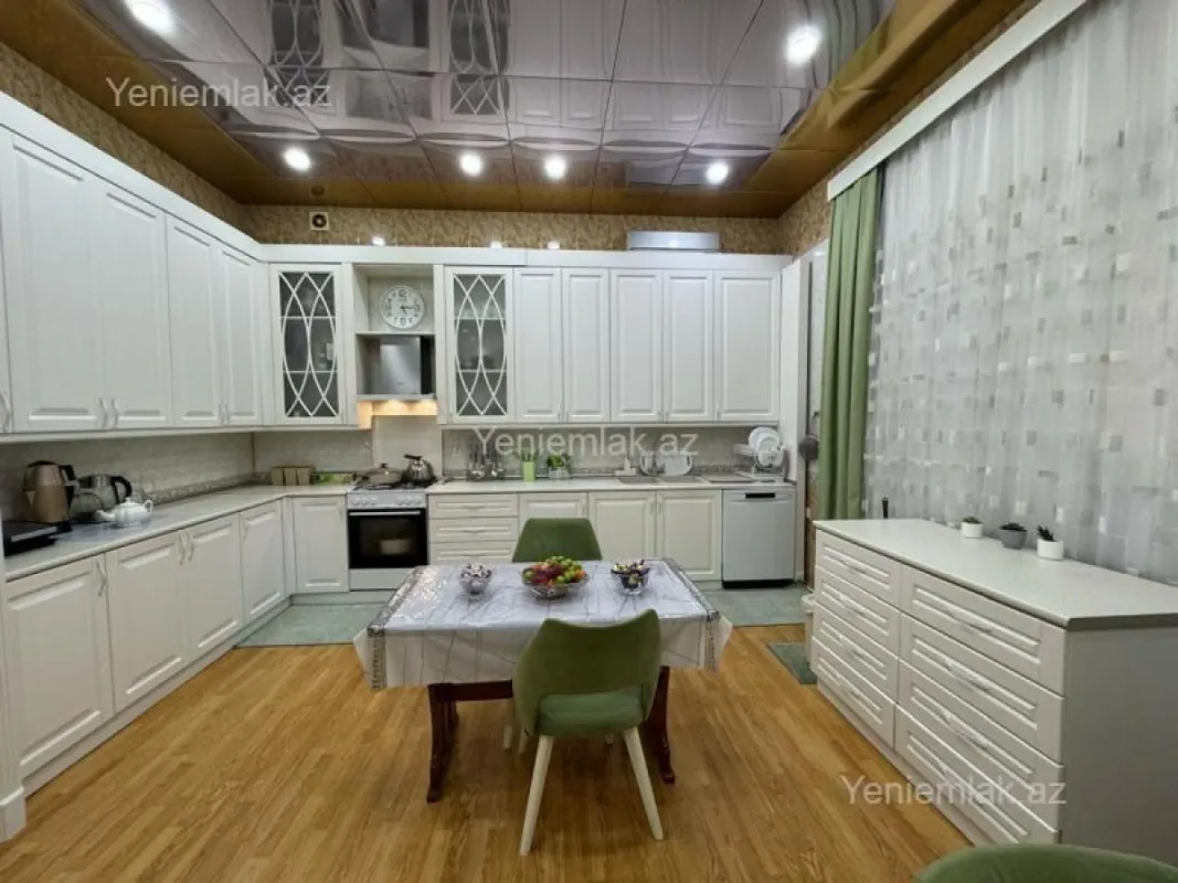 Satılır 6 otaqlı həyət evi 450 m²