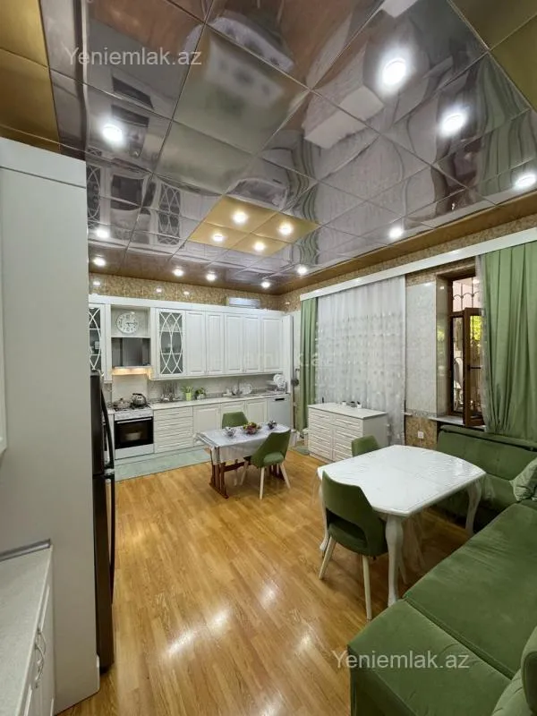 Satılır 6 otaqlı həyət evi 450 m²