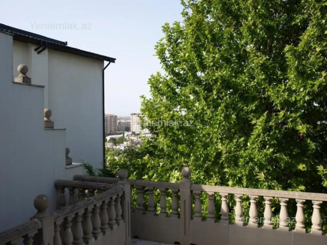 Satılır 6 otaqlı həyət evi 450 m²