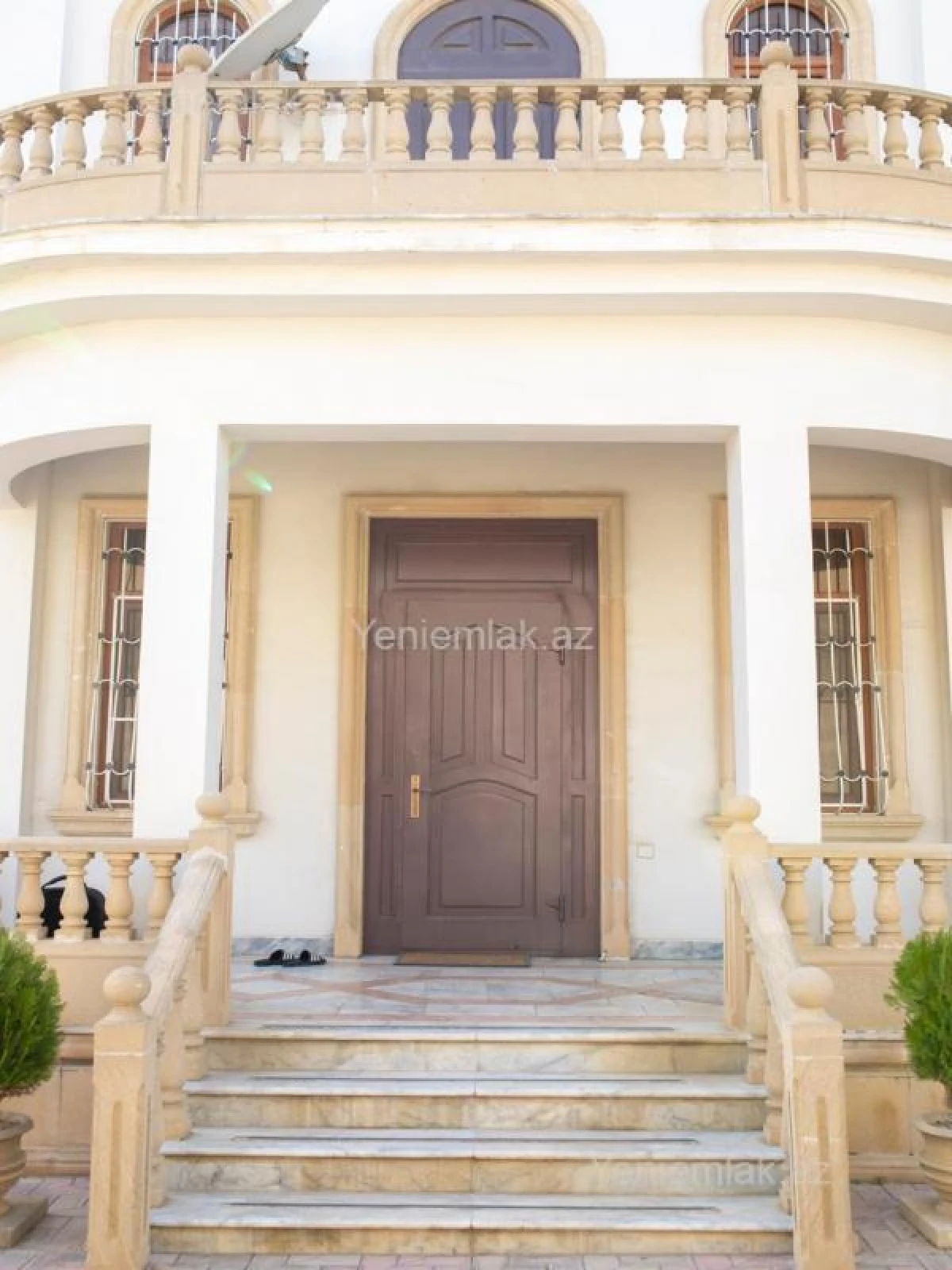 Satılır 6 otaqlı həyət evi 450 m²