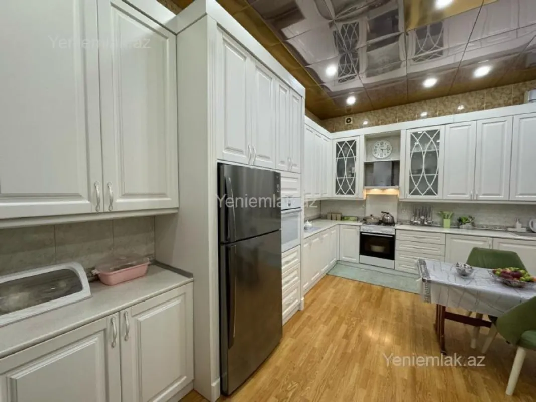 Satılır 6 otaqlı həyət evi 450 m²