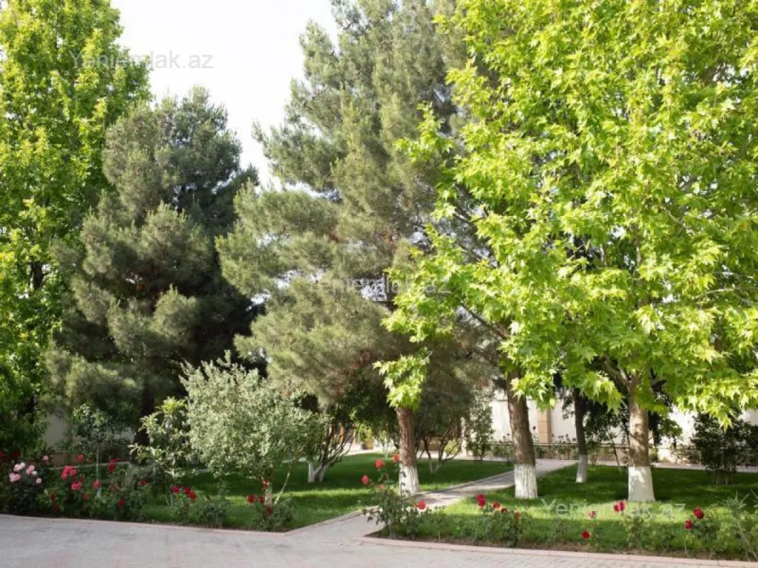 Satılır 6 otaqlı həyət evi 450 m²