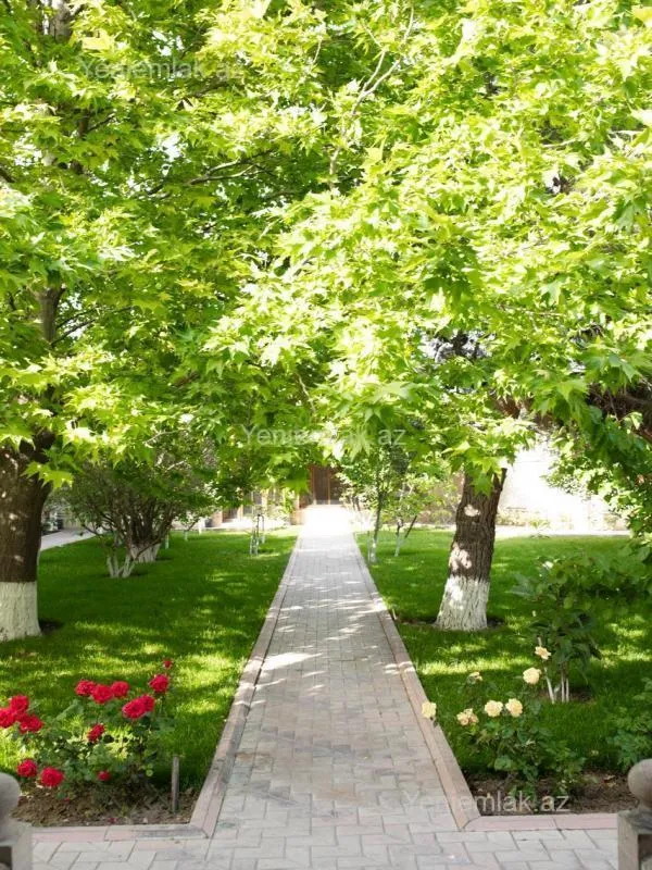 Satılır 6 otaqlı həyət evi 450 m²