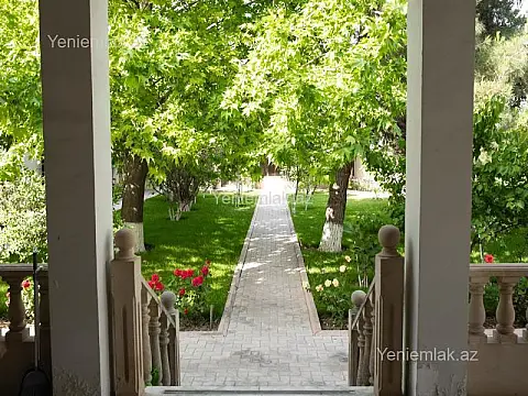 Satılır 6 otaqlı həyət evi 450 m²
