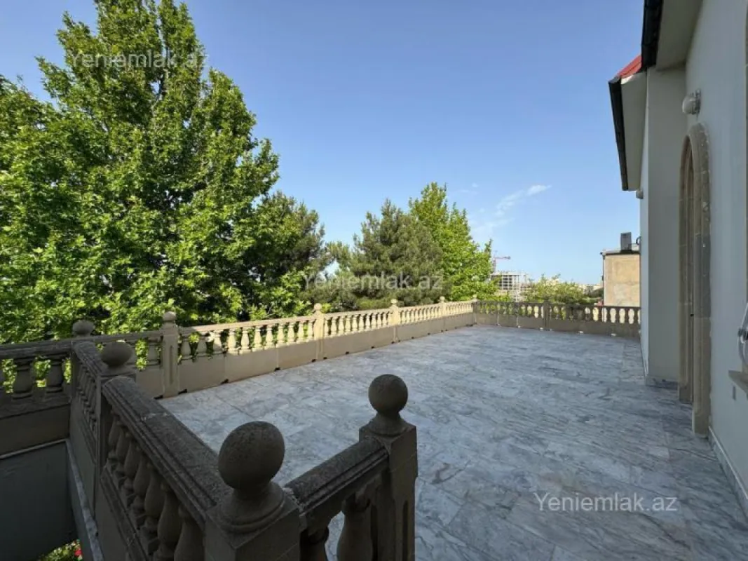 Satılır 6 otaqlı həyət evi 450 m²