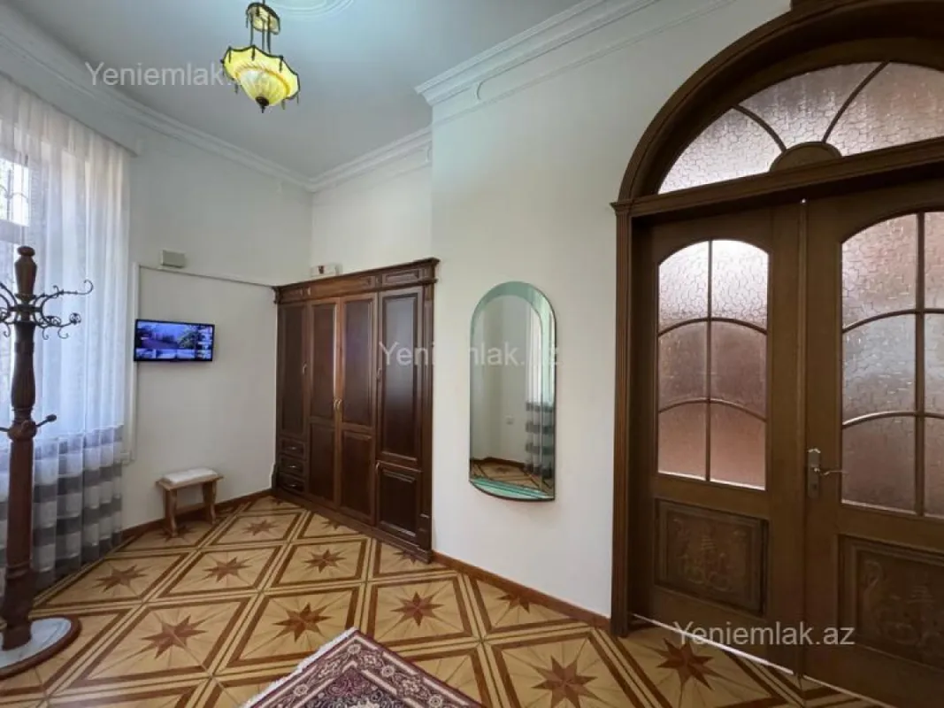 Satılır 6 otaqlı həyət evi 450 m²