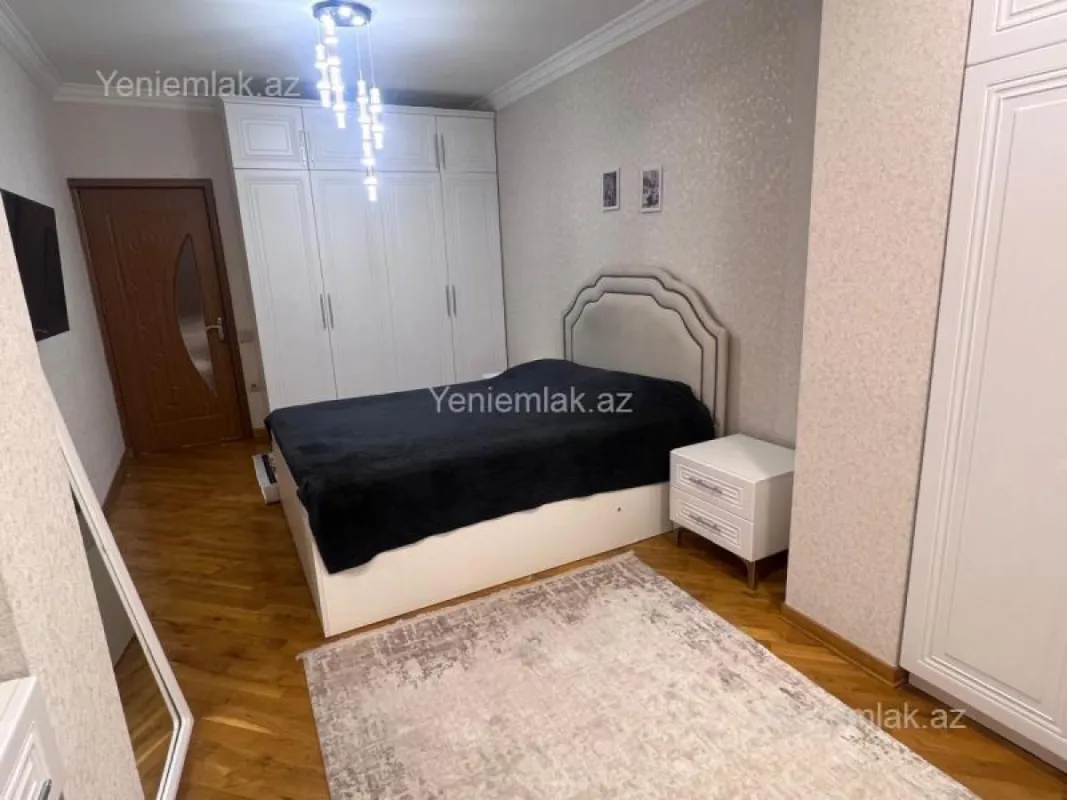 Satılır 4 otaqlı köhnə tikili 110 m²