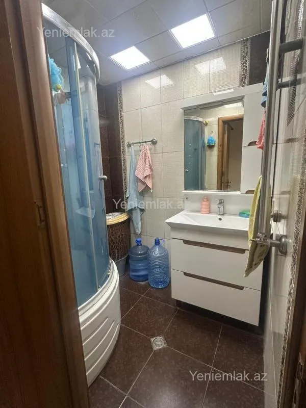 Satılır 4 otaqlı köhnə tikili 110 m²