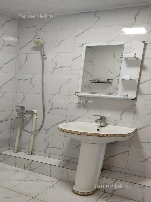 Satılır 2 otaqlı köhnə tikili 60 m²