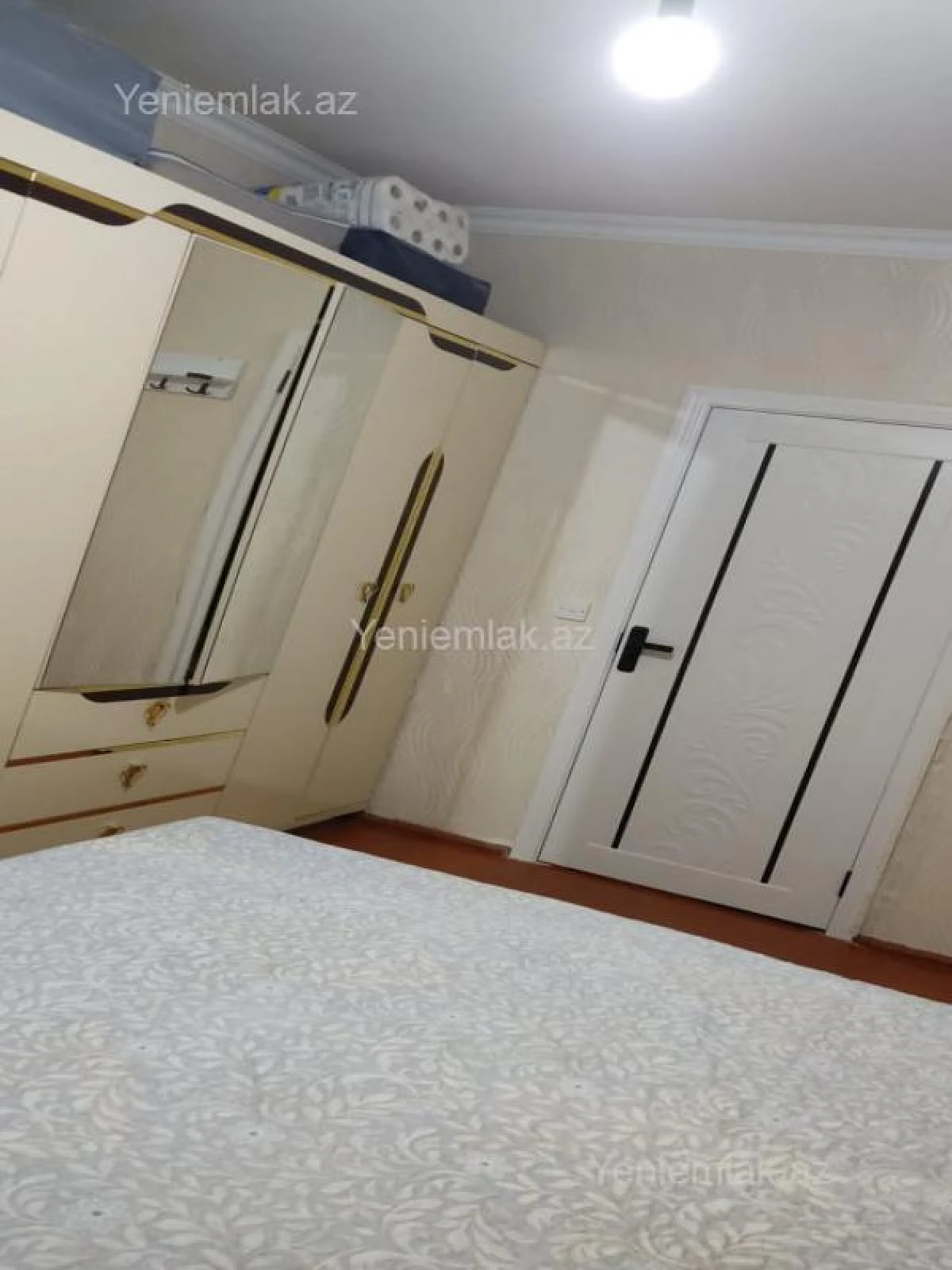 Satılır 2 otaqlı köhnə tikili 60 m²