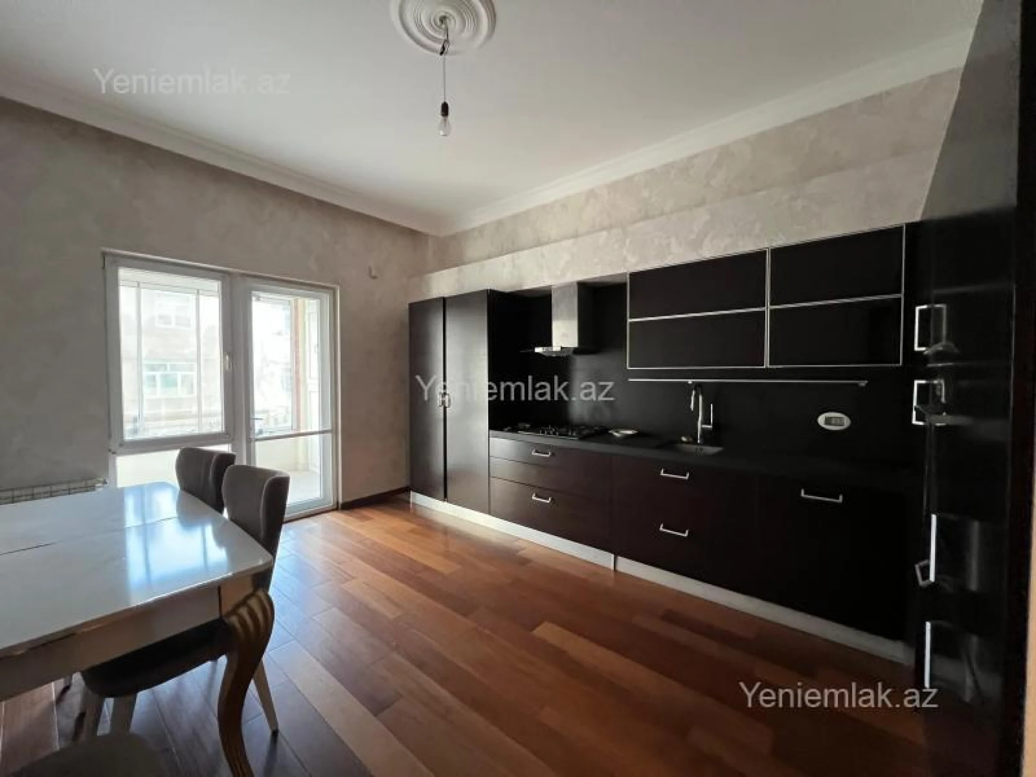 Satılır 5 otaqlı yeni tikili 250 m²