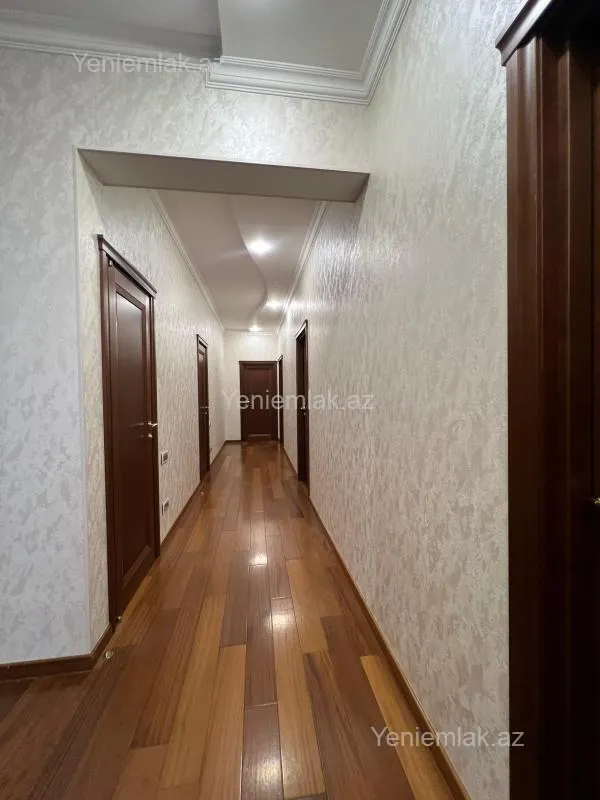 Satılır 5 otaqlı yeni tikili 250 m²