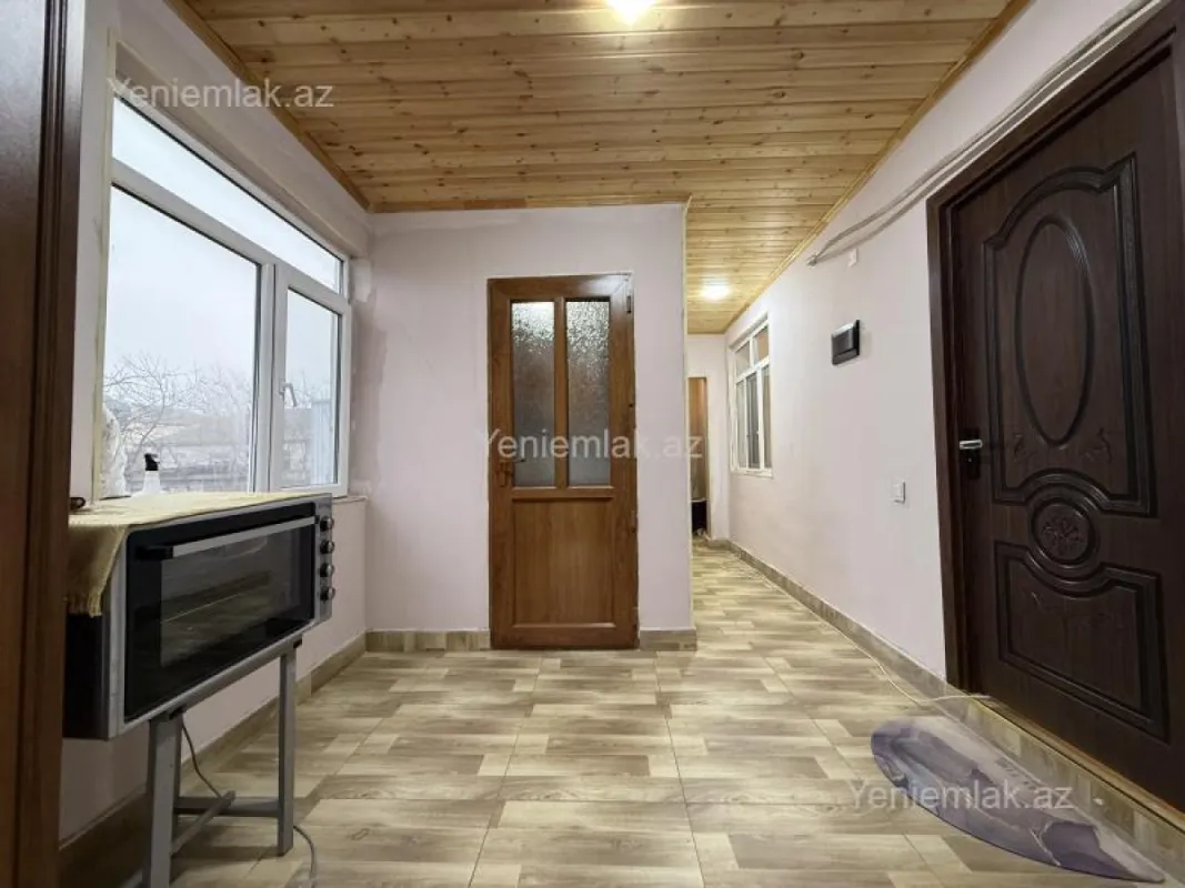 Satılır 6 otaqlı həyət evi 200 m²