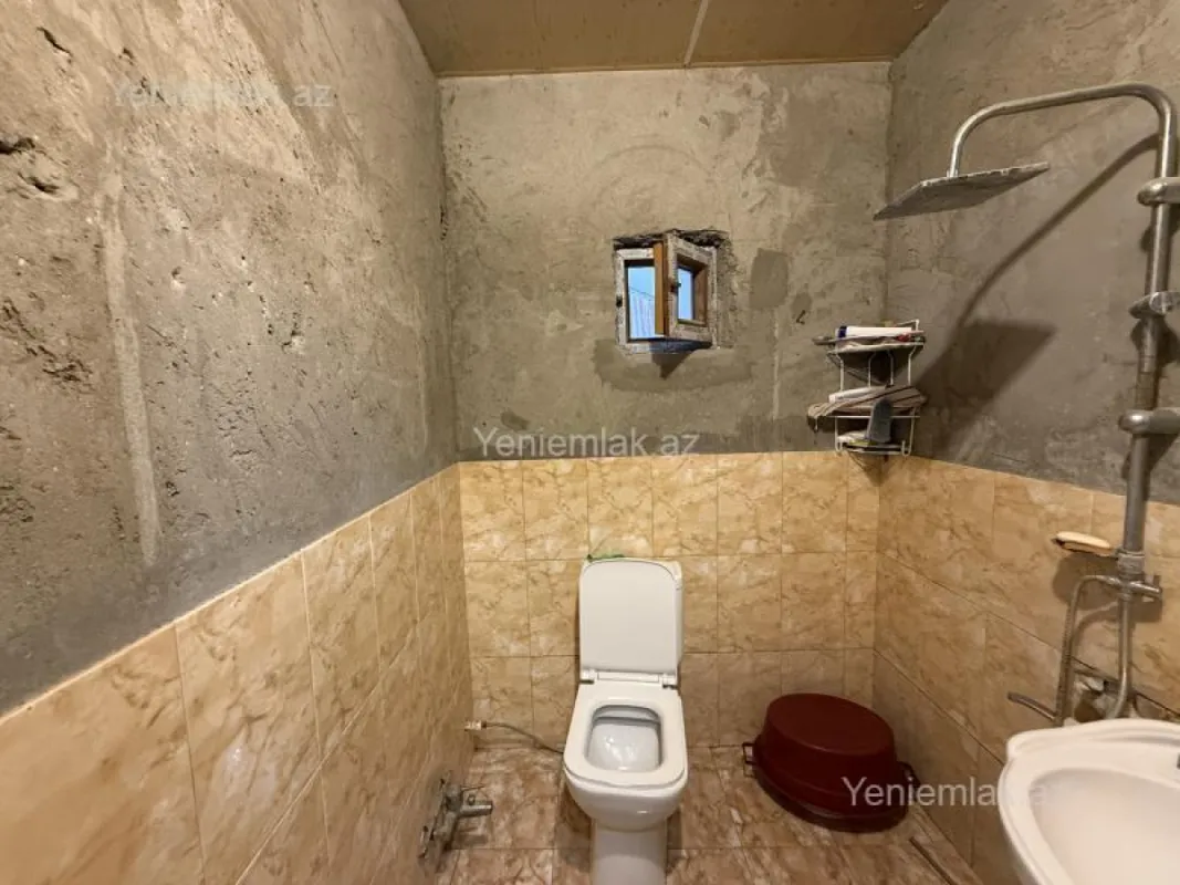 Satılır 6 otaqlı həyət evi 200 m²