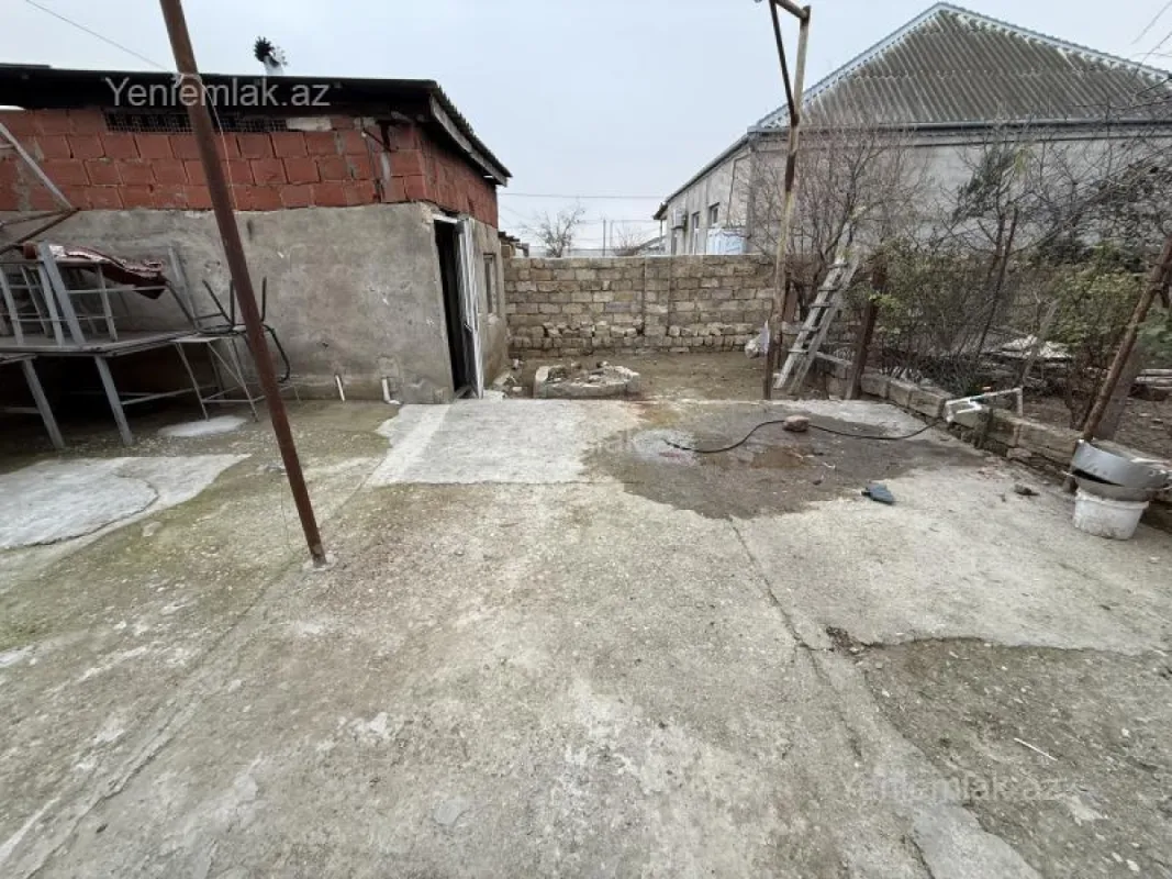 Satılır 6 otaqlı həyət evi 200 m²